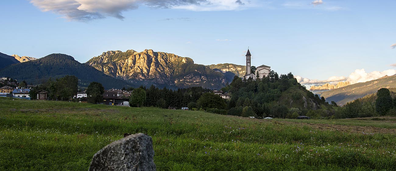 Il paese di Castello di Fiemme al tramonto