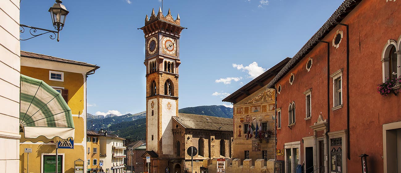 Il centro storico del paese di Cavalese in Val di Fiemme