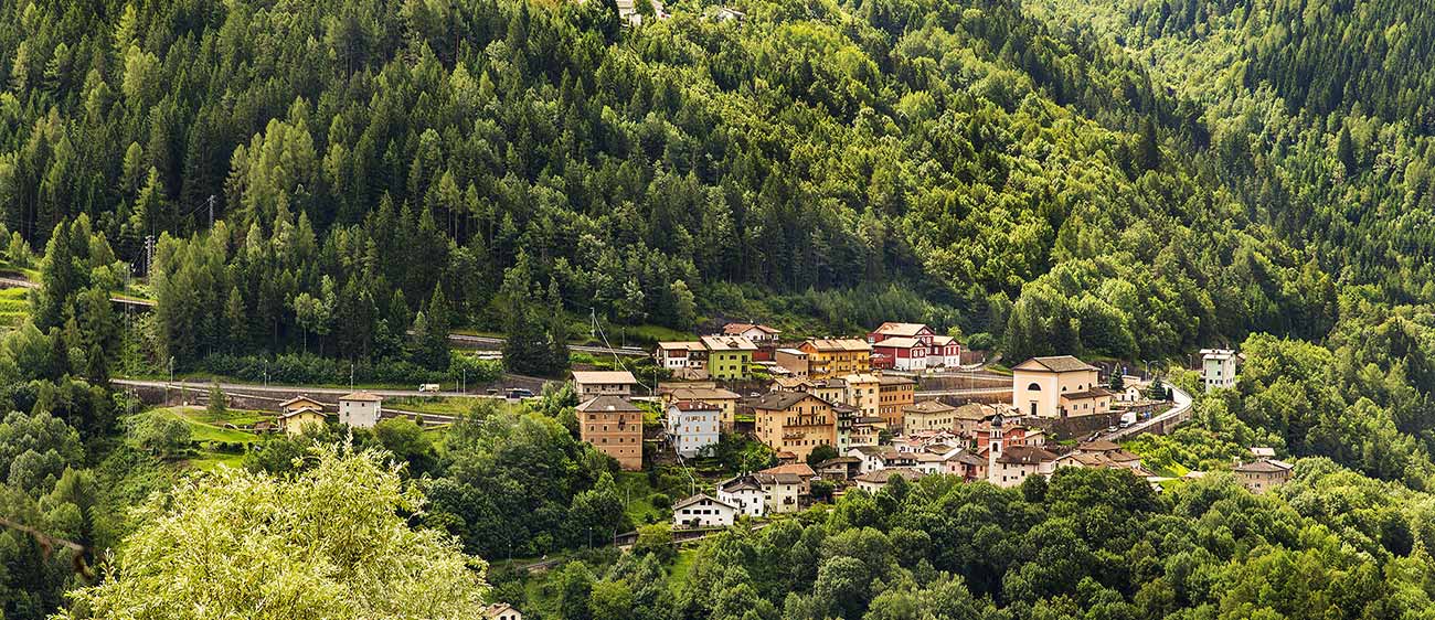 Il paese di Valfloriana in Val di Fiemme